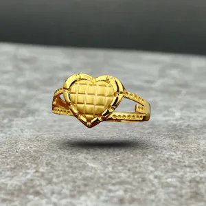 เครื่องประดับทองคำน้ำหนักเบาสำหรับสวมใส่ทุกวัน |   สายรัดรูปหัวใจลายตารางดีไซน์เนอร์ |   แหวนดีไซน์รูปหัวใจสำหรับผู้หญิง - Product Image 3