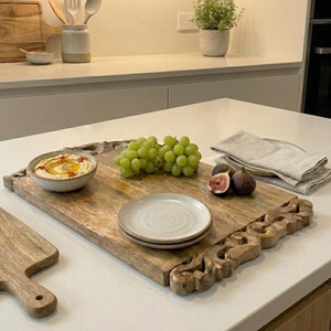 Planche à découper vintage en bois d'orme sculpté, design bord couronné artisanal, surface épaisse et durable, plateau de service alimentaire sûr pour la cuisine - Product Image 2