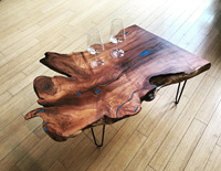 Table de rivière époxy au design moderne Superbe mélange de bois et de résine Aptitude pour la beauté de la nature dans l'utilisation de meubles