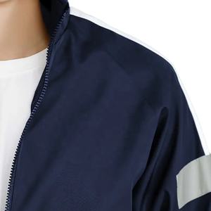 ชุดวอร์มกันลมน้ำหนักเบาเป็นมิตรกับสิ่งแวดล้อมสำหรับฤดูหนาว ขายส่งปี 2026 ชุดลำลองสไตล์สตรีทสำหรับผู้ชาย - Product Image 6