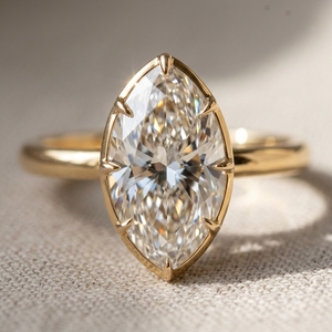 Astrid Floating Bezel Moderner Marquise-Schliff Solitär Labor-Diamant Damenring IGI-Zertifiziert 14k Gelbgold Plattiert Filigraner Ring - Product Image 3