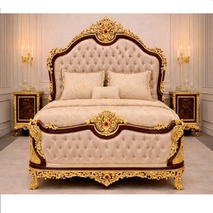 Ensemble de meubles de chambre à coucher de style château sur mesure, luxueux, en bois sculpté doré antique, lit king size avec tête de lit capitonnée, USA - Product Image 1