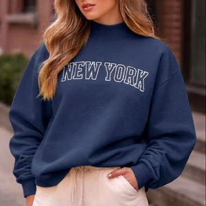 Sudadera Roja Oversize Personalizada para Mujer con Letras de Varsity de Nueva York, Cuello Mock y Hombros Caídos, de Felpa Pesada - Product Image 5