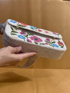 Bolso de mano informal con cuentas y flores hechas a mano para mujer |   Bolso de hombro ecológico de gran capacidad con forro de satén |   Marca Privada OEM - Product Image 4