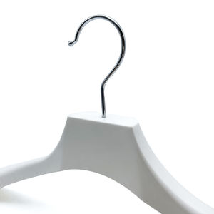 Perchas de Plástico Translúcidas Negras de Alta Calidad para Trajes, Venta al Por Mayor para Exportación, con Logotipo Impreso - Product Image 3