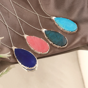 Collier Pendentif Goutte d'Eau Plaqué Argent 18 carats Style Unique avec Pierre Précieuse Sertie en Bezel, Tendance Minimaliste pour Mariage, Vente en Gros - Product Image 2