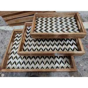 Juego de bandejas de servicio modernas de madera de mango ecológicas de primera calidad, color negro y dorado, bandejas decorativas sólidas para desayuno y servicio - Product Image 1