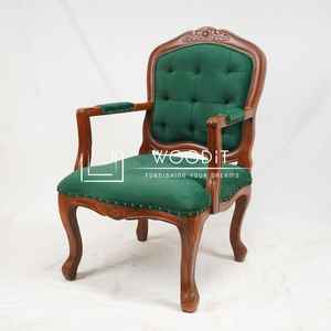 เก้าอี้พักผ่อนหุ้มกำมะหยี่หรูหรา พนักพิงแบบติดกระดุม ทำด้วยมือ ทันสมัย โครงไม้เนื้อแข็ง 100% ขาไม้ 4 ขา สำหรับใช้ในโรงแรม ห้องนั่งเล่น ห้องนอน - Product Image 2