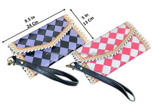 โรงงานขายส่งกระเป๋าคลัทช์หนังแท้ลายตารางสีชมพูขาวสำหรับผู้หญิง งานแฮนด์เมดสั่งทำได้ - Product Image 2