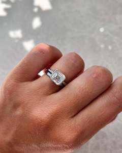 แหวนหมั้นและแหวนครบรอบเพชรเพาะเลี้ยง Platinum 950 ระดับไฮเอนด์สุดหรู รับรองโดย IGI ทรงสี่เหลี่ยม Asscher Bezel จากผู้ผลิต - Product Image 6