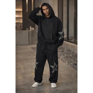 Ensemble de survêtement unisexe noir oversize avec sweat à capuche et pantalon de jogging, appliqué étoile et clouté, en molleton de coton, style streetwear personnalisé - Product Image 4