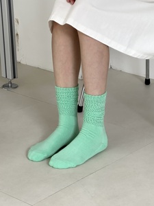 Chaussettes épaisses et très élastiques de style coréen en coton peigné aux couleurs pastel pour l'automne - Product Image 3