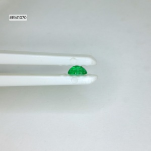 มรกตแซมเบียทรงรี พร้อมส่ง เกรด 3A น้ำหนัก 0.58 กะรัต ขนาด 6.10-4.90-3.30 มม. หินสีเขียวธรรมชาติ สำหรับทำเครื่องประดับระดับพรีเมียม - Product Image 5