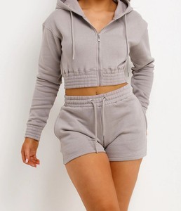 Ensemble deux pièces gris pour femme : crop top à capuche et short, décontracté, en coton tricoté, sportswear, printemps-été, couleur unie, manches longues, coupe classique - Product Image 6