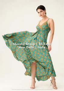 เดรสยาวสายเดี่ยวคอลึกทรงวีสำหรับผู้หญิง ลายดอกไม้ แต่งสม็อคด้านหลัง ผ้าพลิ้วไหว เหมาะสำหรับใส่ไปทะเลในฤดูร้อน มีหลายแบบให้เลือก - Product Image 3