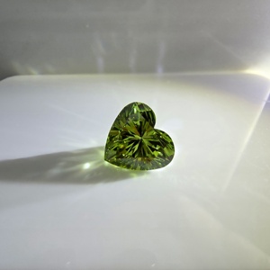 Diamant de laboratoire vert vif fantaisie taille brillant cœur 2,3 carats VVS2 certifié IGI, diamant non monté - Product Image 5