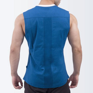 เสื้อกล้ามทรงสลิมฟิตสำหรับผู้ชาย รุ่น OEM 2026 ดีไซน์ใหม่ คอวี ตัดเย็บแบบโค้งมน  ผ้าคอตตอนเจอร์ซีย์  คอเสื้อแบบสั่งทำพิเศษ - Product Image 3