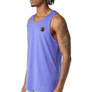 Camiseta sin mangas elegante para hombre, material ligero, ideal para entrenamiento, correr y fitness. - Product Image 4