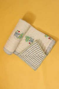 Couette bébé 100% naturelle, de qualité supérieure, respirante, anti-allergique, légère, design imprimé à la main, motif écureuil et feuille mignon. - Product Image 3