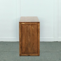 Buffet de salle à manger en bois de manguier massif avec finition en teck indien, trois portes coulissantes, design durable, contemporain, moderne, hôtel