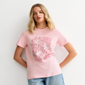 Wholesale Light Pink Foiled Flower Print Women's T-Shirt Soft Cotton Fabric Casual Wear Breathable Women's Shirts Custom Design - Product Image 2