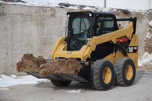 Venta al por Mayor de Cargadora Compacta Original CAT 242D3 de 74HP, Equipo de Construcción Compacto para Jardinería, Obras Viales y Manipulación de Materiales Pesados - Product Image 3