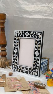 Marco decorativo con incrustaciones de hueso para retratos, soporte de lujo hecho a mano para cuadros, elegante accesorio de exhibición para el hogar u oficina a los precios más bajos. - Product Image 3
