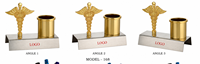Elegante Trofeo Portátil de Metal Fundido a Presión con Acabado Cromado, Placa con Nombre Grabada con Láser e Impresión UV, y Organizador de Escritorio
