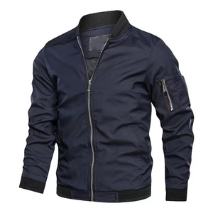 Blousons Bomber Ajustés à Poitrine Lisse et Forme Scellée, Blousons Bomber à Manches Unies et Ferme, Blousons Bomber Légers et Élégants - Product Image 3