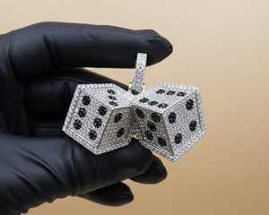 Colgante de Moissanita con Doble Dado y Incrustaciones de Diamantes, Plata 925, Corte Brillante Redondo, Estilo Hip Hop, Lujoso, Unisex - Product Image 2