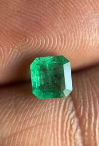 มรกตธรรมชาติทรงแปดเหลี่ยม น้ำหนัก 0.90 กะรัต สวยงามน่าทึ่ง เหมาะสำหรับทำเครื่องประดับ - Product Image 3