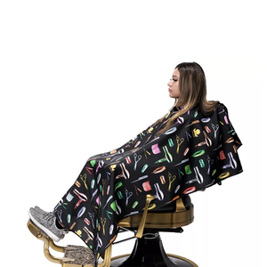 Capes de coiffeur sur mesure 100% polyester, résistantes à l'eau, en tissu tricoté, extra longues, avec fermeture à boutons, pour salon de coiffure. - Product Image 2