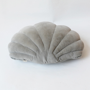 Coussin décoratif en velours fait main en forme de coquillage, doux et esthétique, pour salon et chambre à coucher, vente en gros pour fabricants - Product Image 2