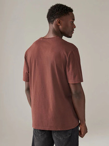 เสื้อยืดผู้ชาย OEM พรีเมียม ผ้าฝ้าย 100% สวมใส่สบาย ดีไซน์ทันสมัย แห้งเร็ว เป็นมิตรต่อสิ่งแวดล้อม เนื้อผ้าเรียบลื่น กระชับพอดีตัว - Product Image 4