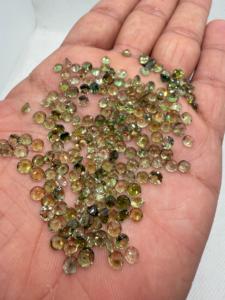 Lot de 66 pierres précieuses naturelles de tourmaline verte facettées de 4-5 mm, effet de couleur/feu, sans trou, achetez maintenant, prix de gros, pour la création de bijoux - Product Image 2
