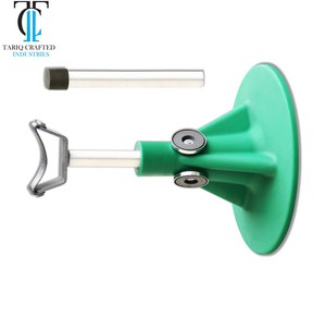 Soporte Ajustable para Pezuñas de Caballos, Marca TARIQ CRAFTED INDUSTRIES - Product Image 2