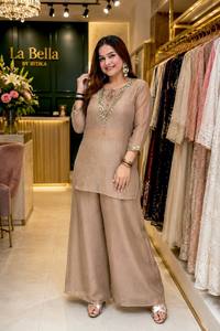 Ensemble indien pakistanais beige brodé de sequins, kurta à manches longues, palazzo en tissu crêpe pour fête et mariage - Product Image 3