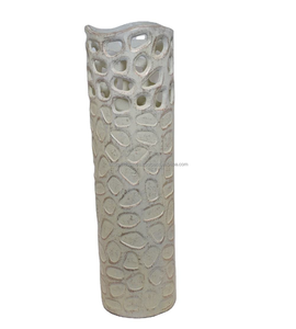 Floreros decorativos de aluminio fundido de diseño antiguo con recubrimiento en polvo de color bronce negro con forro de Azora Industries - Product Image 3