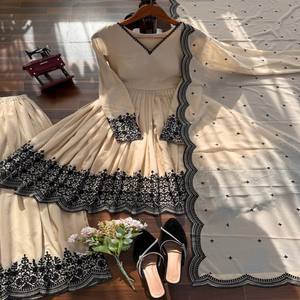 Conjunto de Traje Bordado en Georgette Premium VASTRA COTTAGE con Plazzo y Dupatta, Listo para Usar, Colección Elegante para Fiestas y Eventos - Product Image 6