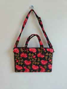 Sac pour ordinateur portable unisexe léger en tissu de coton imprimé floral de luxe fait à la main avec fermeture à glissière et poignée souple pour les voyages - Product Image 6