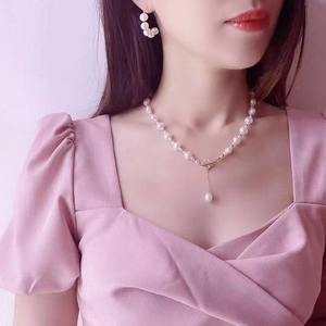 สร้อยคอไข่มุกน้ำจืดแบบเรียบง่าย ดีไซน์ทันสมัย ประดับด้วยไข่มุกทรงข้าว  ไข่มุกแท้จากจูจี้  ดีไซน์คลอเวอร์  แบบเรียบหรู  ทันสมัย - Product Image 1