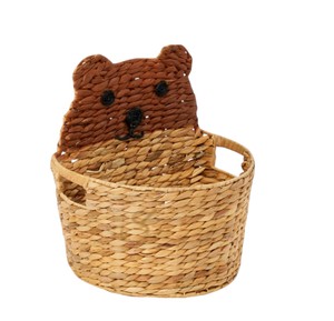 Cesta de almacenamiento de jacinto de agua con diseño de oso pardo, organizador de juguetes de animales tejido de base plana, cesto colgante semicircular para guardería - Product Image 1