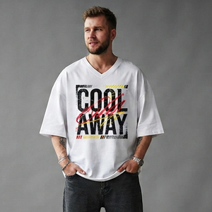T-shirt décontracté imprimé à col en V pour homme, manches courtes, 100 % coton, coupe ample, impression personnalisée sur le devant, style streetwear - Product Image 1