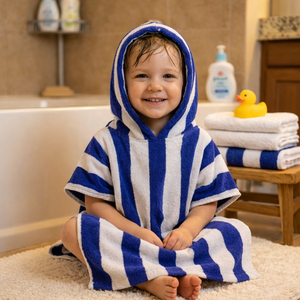 Poncho de bain pour enfants à rayures Cabana, en coton éponge doux, absorbant et à séchage rapide, idéal pour la piscine, la plage, les centres de villégiature et les hôtels, avec un toucher doux et des rayures teintes en fil. - Product Image 3