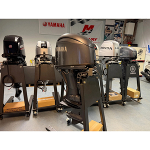 Motor fueraborda marino Yamaha de 60 HP de primera calidad, diseñado para un funcionamiento silencioso y una experiencia de navegación suave y constante en el agua. - Product Image 1