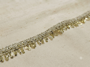 Bordure en dentelle brodée froncée avec décoration de paillettes pour la couture de vêtements et les costumes de mariage - Product Image 5