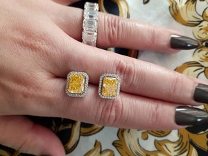 Pendientes de Diamantes Cultivados en Laboratorio, Color Amarillo Radiante, Oro Blanco de 14K, Certificados por IGI, Estilo Minimalista, Regalo para Compromiso, Boda o Fiesta - Product Image 2