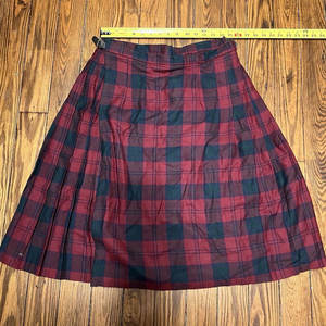 Kilt écossais plissé en laine Lindsay rouge et vert pour femme, jupe sur mesure en gros pour dames 2026 - Product Image 3