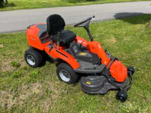 Tondeuse autoportée Husqvarna Rider R214C Combi 94 d'occasion, moteur fiable, large largeur de coupe, service d'entretien efficace du gazon ! - Product Image 6