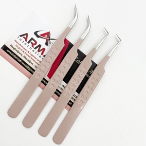 Pinzas de Aislamiento Rosadas de 90 Grados para Crear Abanicos Perfectos, Pinzas Sostenibles para Extensión de Pestañas con Logotipo Personalizado - Product Image 6